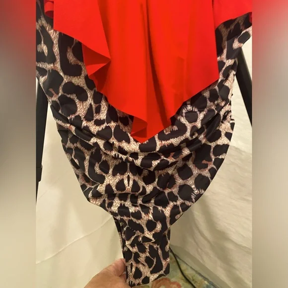 NWOT leopard skin with a red short cape size XL - Picture 3 of 5